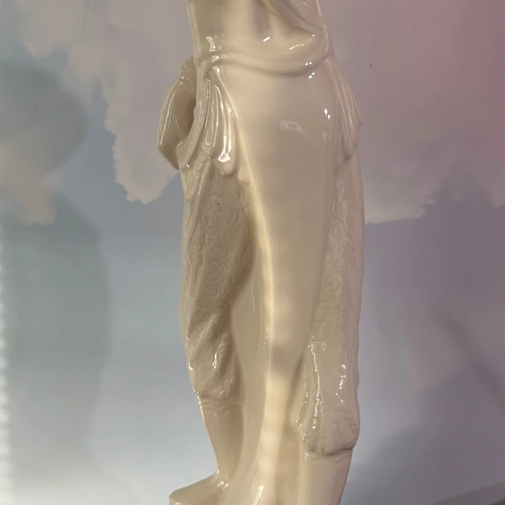 Vintage white ceramic or porcelain Asian female figurine by Maurine Downing - Picture 7 of 12